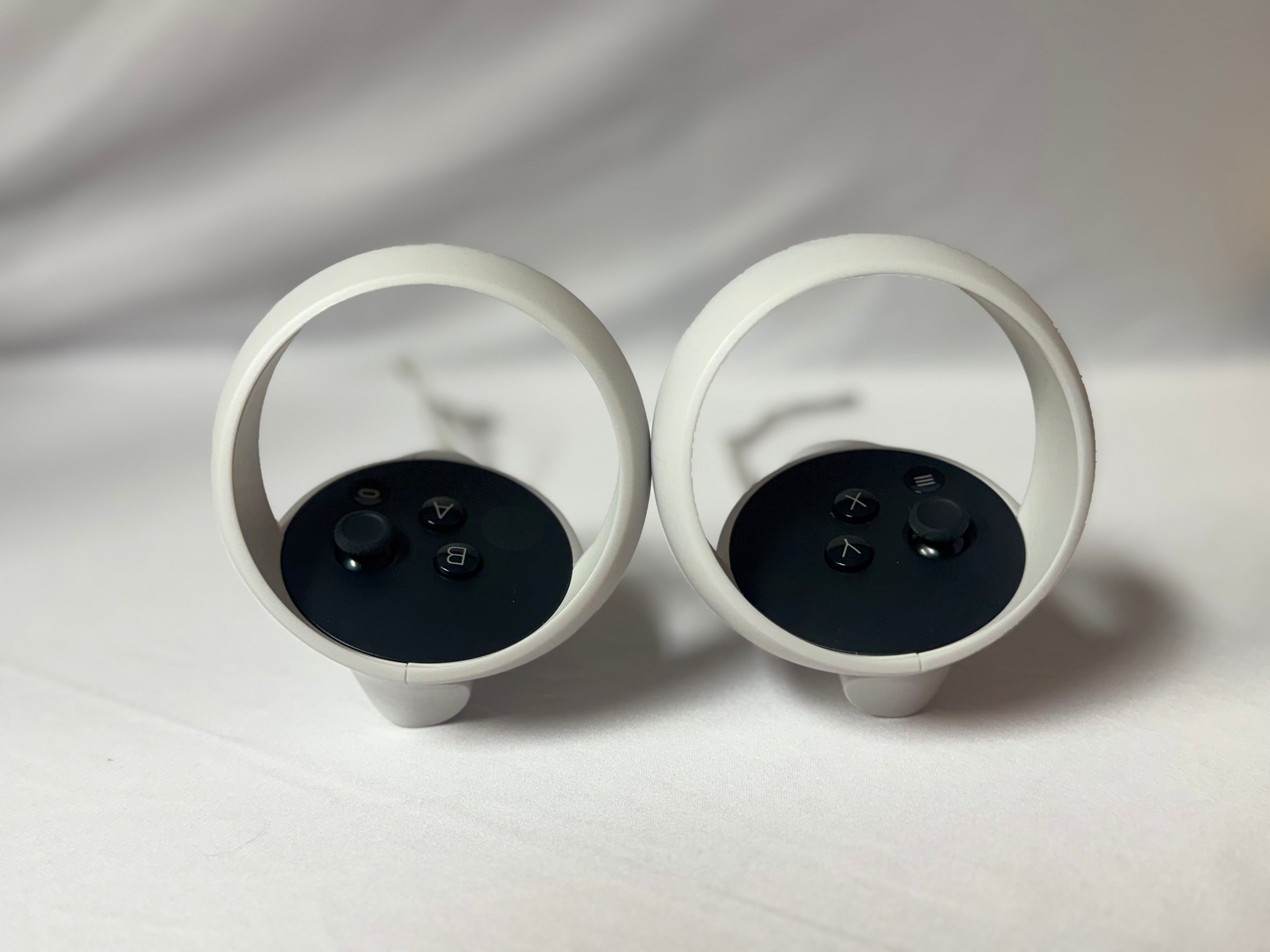 Oculus Quest 2 Controllers (Referbished)